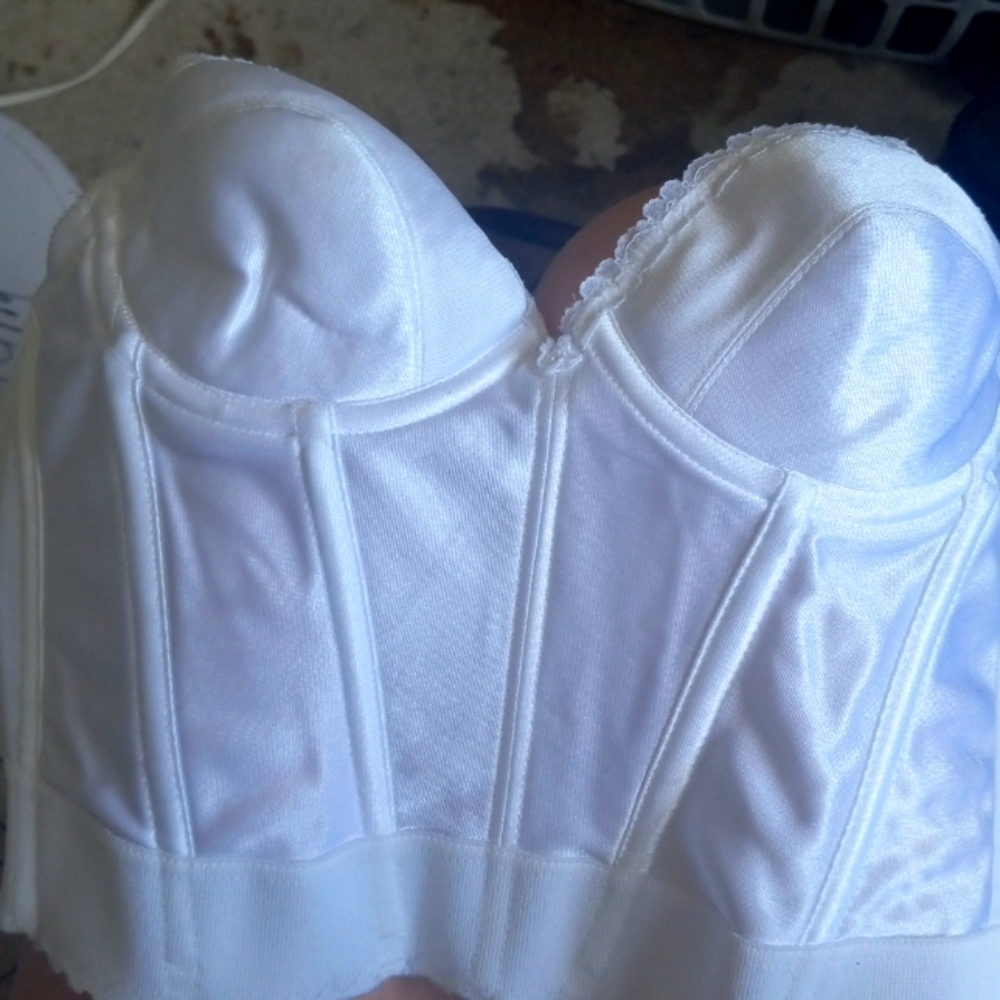 Wire half corset strapless white bra